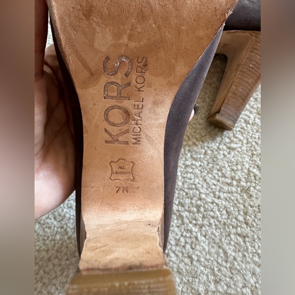 Beautiful Michael Kors Heels - Picture 3 of 6